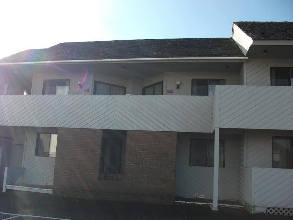 Knights Inn Mackinaw City Exterior foto